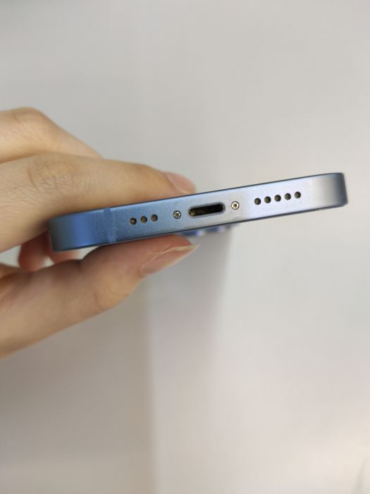 Apple iPhone 14 — photo 5 of 8