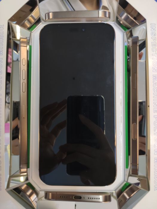 Apple iPhone 16 Pro Max — photo 3 of 10
