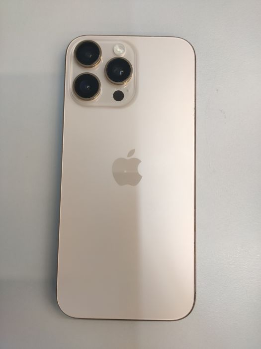 Apple iPhone 16 Pro Max — photo 4 of 10