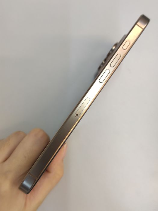 Apple iPhone 16 Pro Max — photo 5 of 10