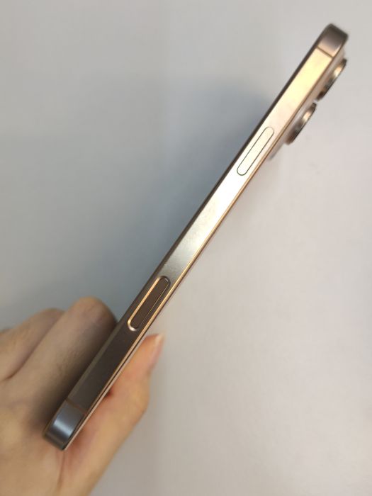 Apple iPhone 16 Pro Max — photo 6 of 10