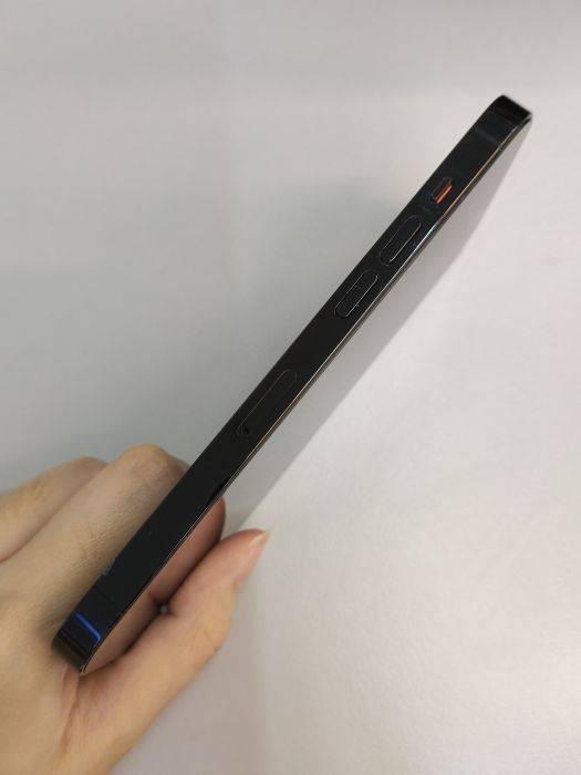 Apple iPhone 14 Pro — photo 3 of 8