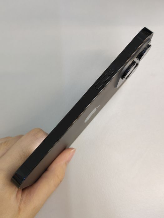 Apple iPhone 14 Pro — photo 4 of 8