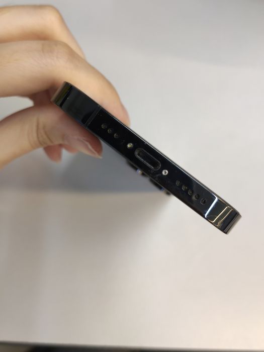 Apple iPhone 14 Pro — photo 5 of 8