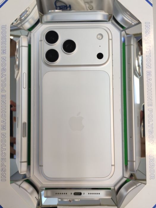 Apple iPhone 17 Pro Max — photo 2 of 10