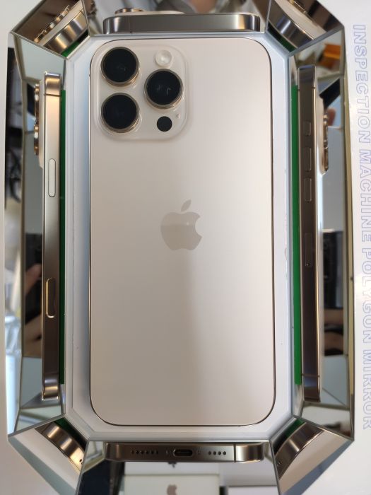 Apple iPhone 16 Pro Max — photo 2 of 10