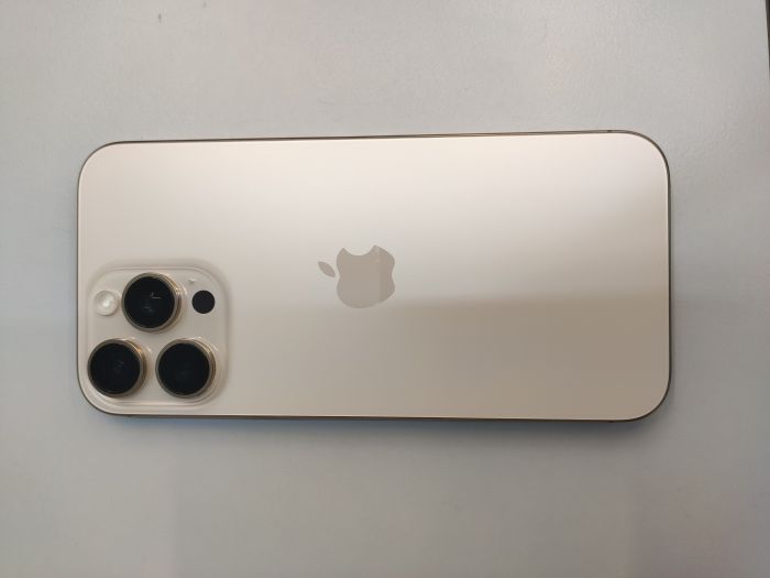 Apple iPhone 16 Pro Max — photo 4 of 10