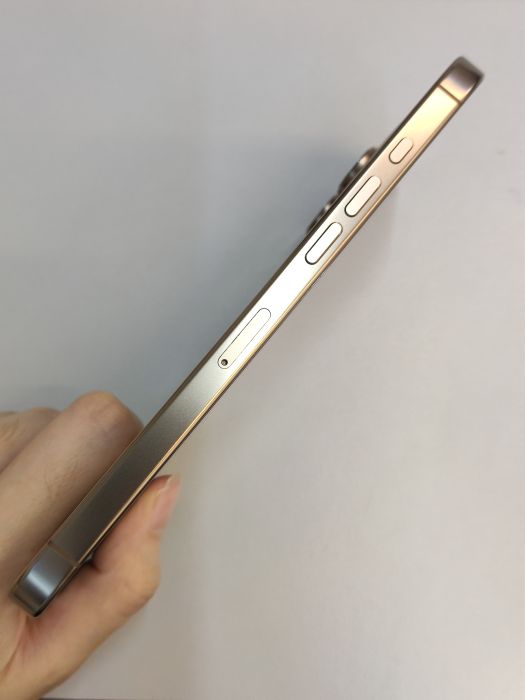 Apple iPhone 16 Pro Max — photo 5 of 10