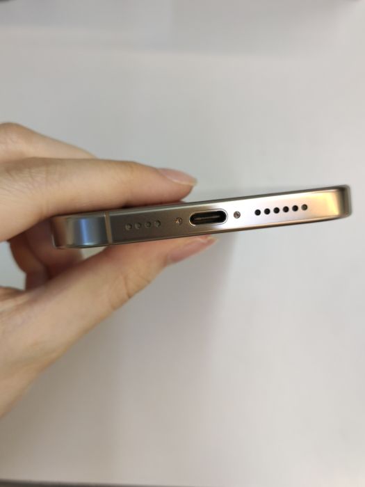 Apple iPhone 16 Pro Max — photo 7 of 10