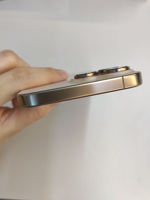 Apple iPhone 16 Pro Max — photo 8 of 10