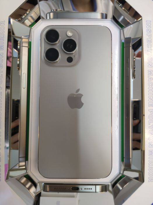 Apple iPhone 15 Pro Max — photo 2 of 10