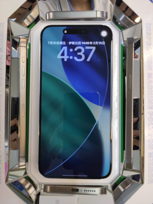 Apple iPhone 15 Pro Max — photo 3 of 10