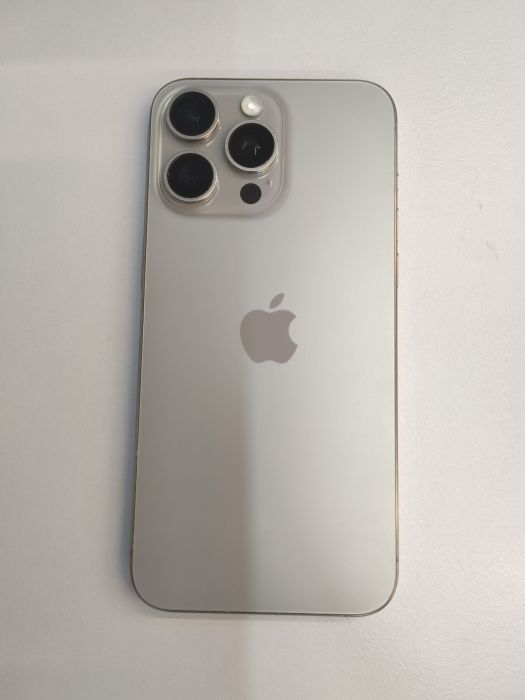 Apple iPhone 15 Pro Max — photo 4 of 10