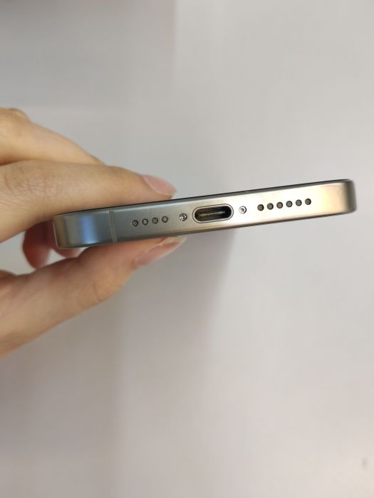Apple iPhone 15 Pro Max — photo 7 of 10
