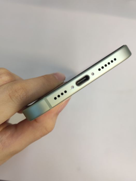 Apple iPhone 15 Plus — photo 7 of 10