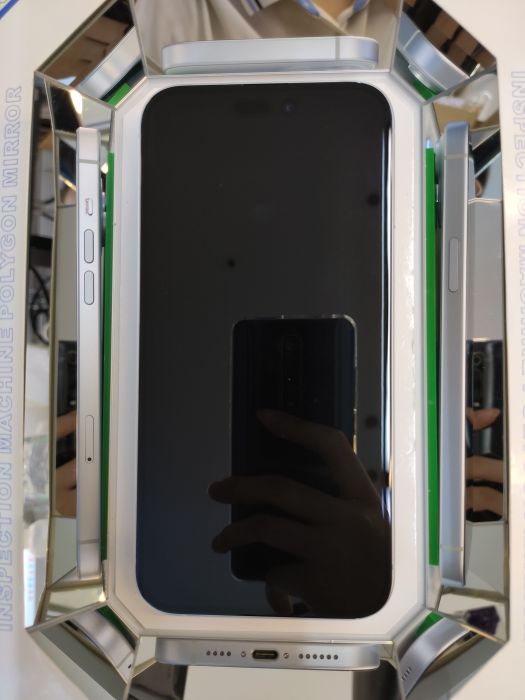 Apple iPhone 15 Plus — photo 3 of 10