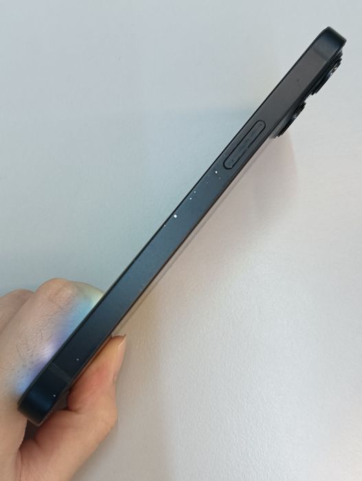 Apple iPhone 13 — photo 3 of 8