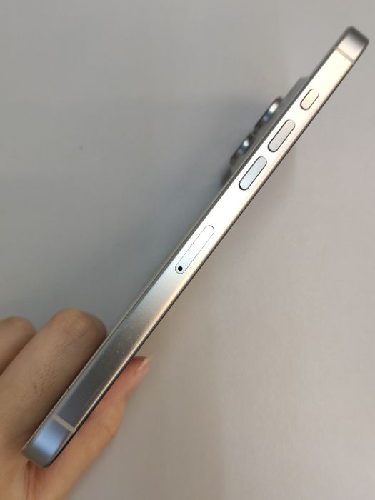 Apple iPhone 16 Pro Max — photo 3 of 10