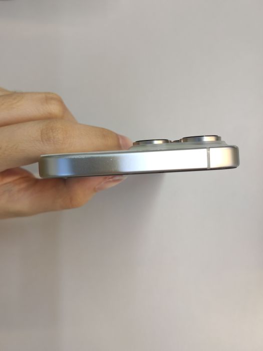 Apple iPhone 16 Pro Max — photo 6 of 10