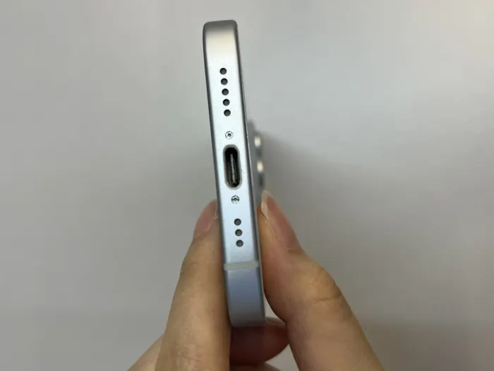 Apple iPhone 15 — photo 2 of 10