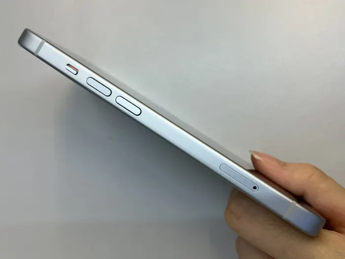 Apple iPhone 15 — photo 4 of 10