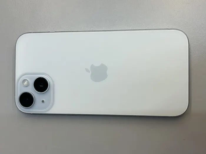 Apple iPhone 15 — photo 7 of 10
