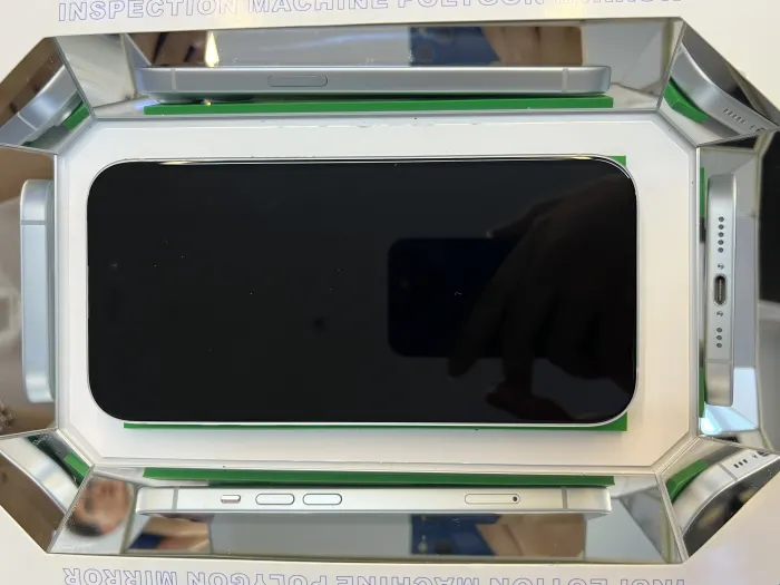 Apple iPhone 15 — photo 10 of 10