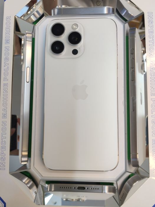 Apple iPhone 15 Pro Max — photo 2 of 10