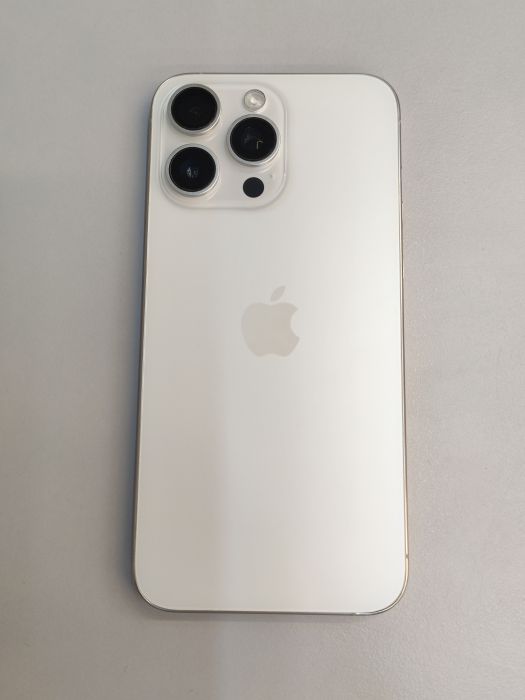 Apple iPhone 15 Pro Max — photo 4 of 10