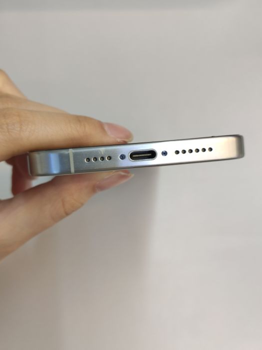 Apple iPhone 15 Pro Max — photo 7 of 10