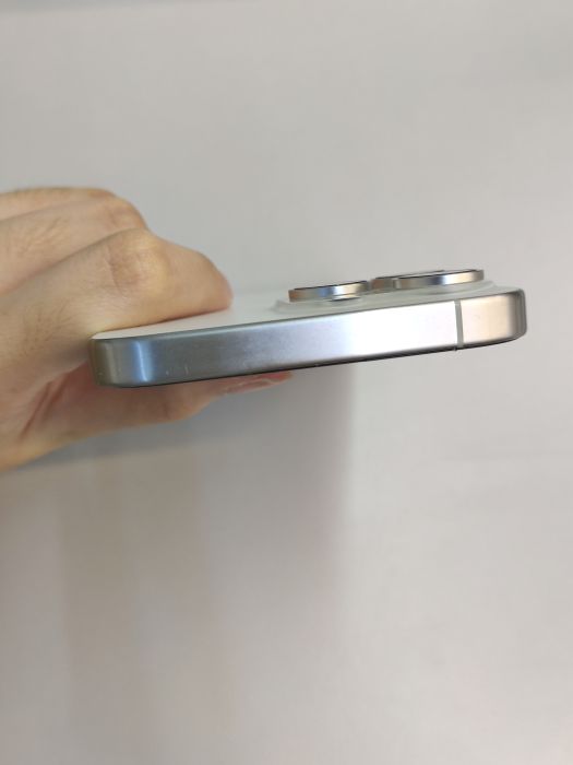 Apple iPhone 15 Pro Max — photo 8 of 10