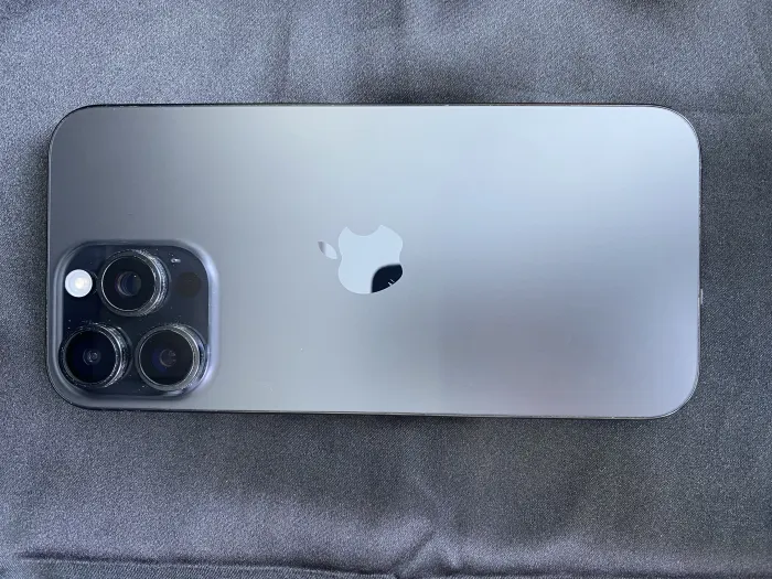 Apple iPhone 16 Pro Max — photo 3 of 10