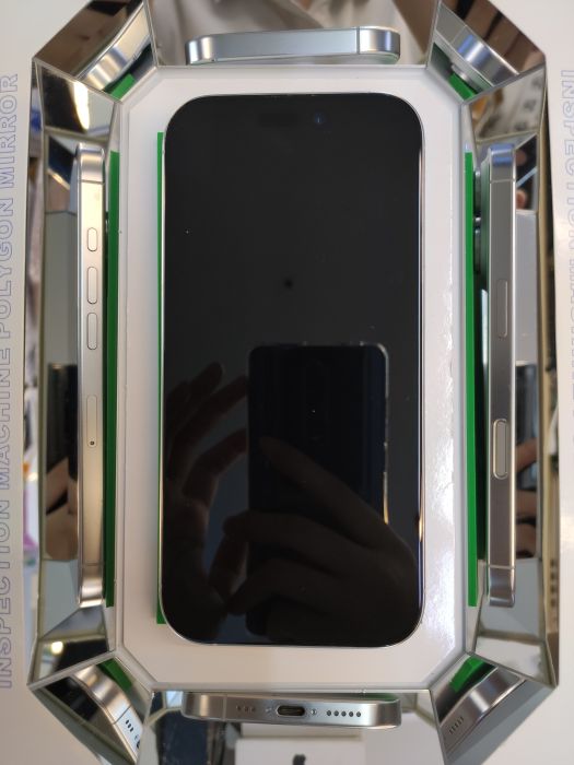 Apple iPhone 16 Pro — photo 3 of 10