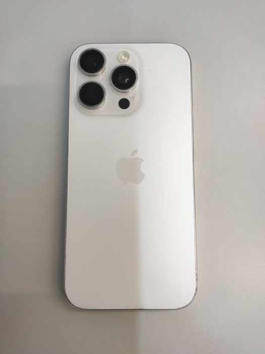 Apple iPhone 16 Pro — photo 4 of 10