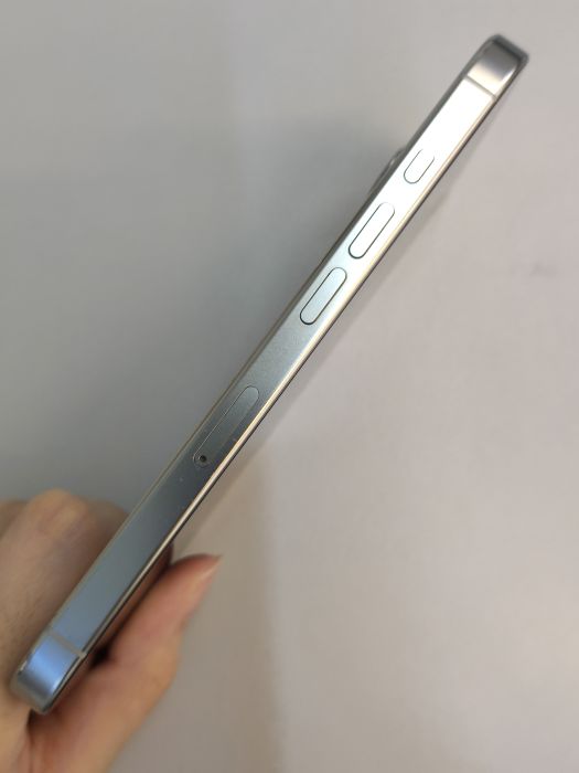 Apple iPhone 16 Pro — photo 5 of 10