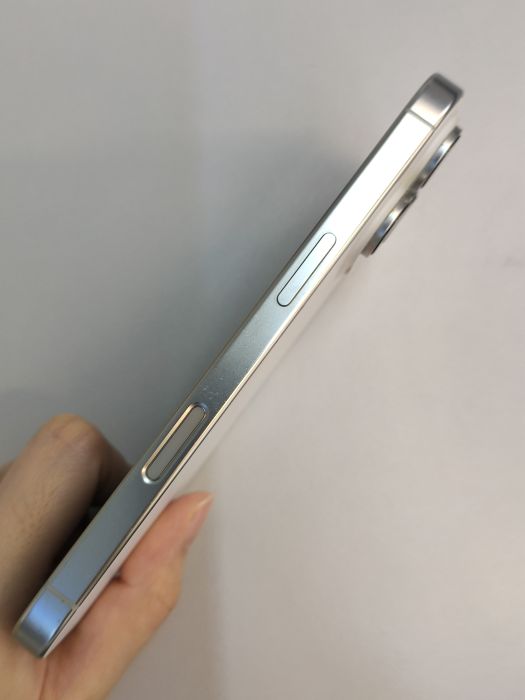 Apple iPhone 16 Pro — photo 6 of 10