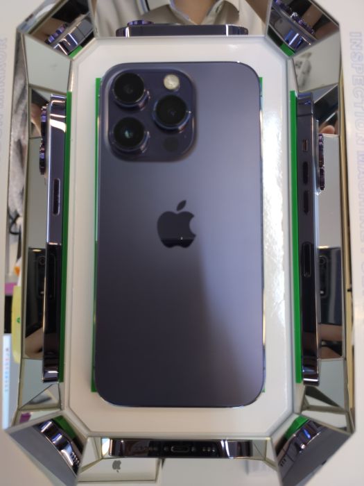 Apple iPhone 14 Pro — photo 2 of 10