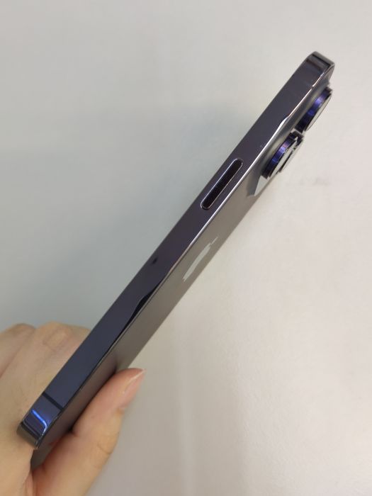 Apple iPhone 14 Pro — photo 6 of 10
