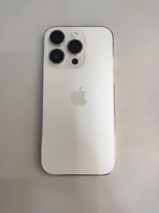 Apple iPhone 14 Pro — photo 2 of 9