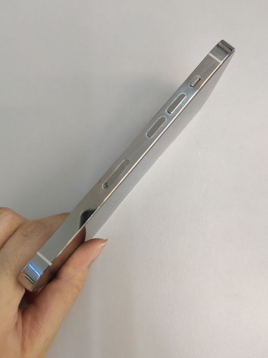 Apple iPhone 14 Pro — photo 3 of 9