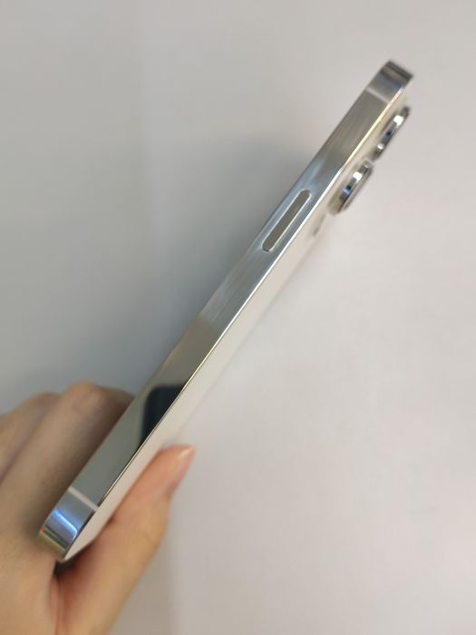 Apple iPhone 14 Pro — photo 4 of 9