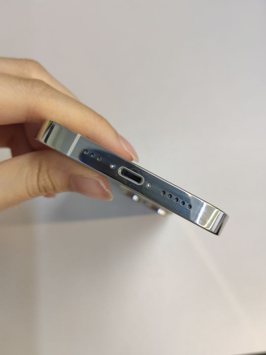 Apple iPhone 14 Pro — photo 5 of 9