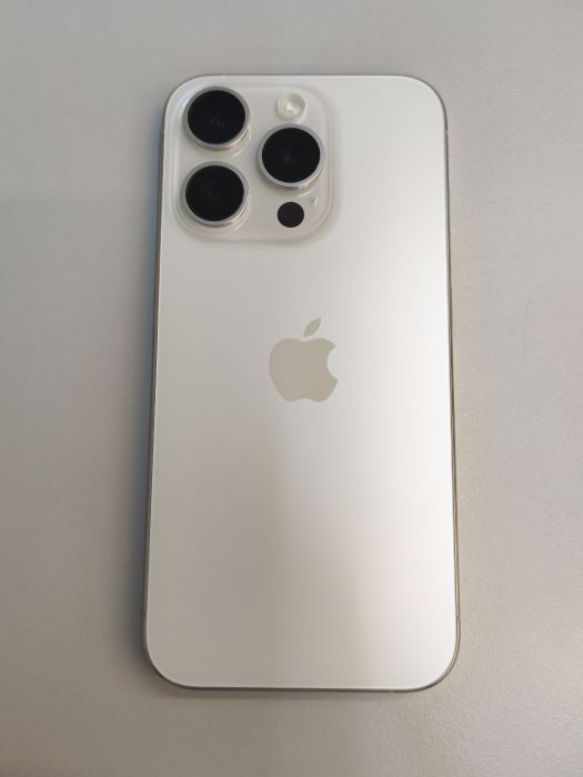 Apple iPhone 15 Pro — photo 4 of 10