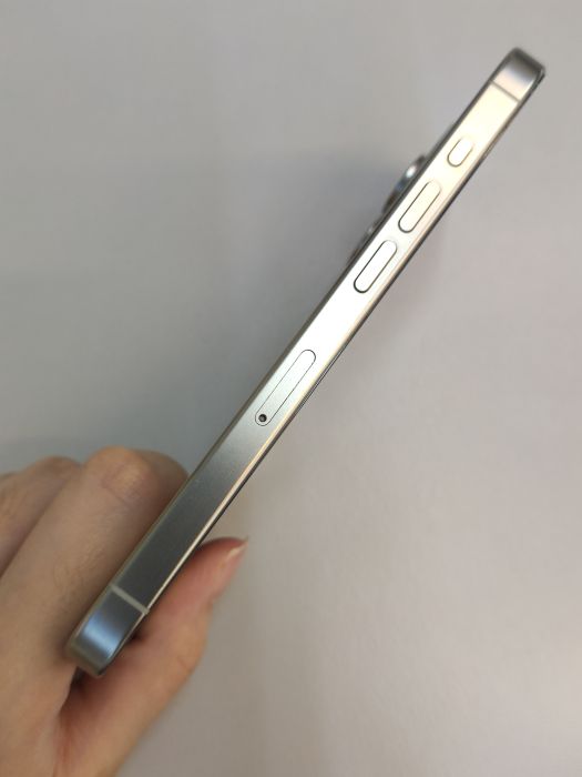 Apple iPhone 15 Pro — photo 5 of 10