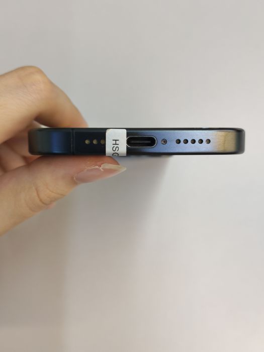 Apple iPhone 15 Pro — photo 5 of 10