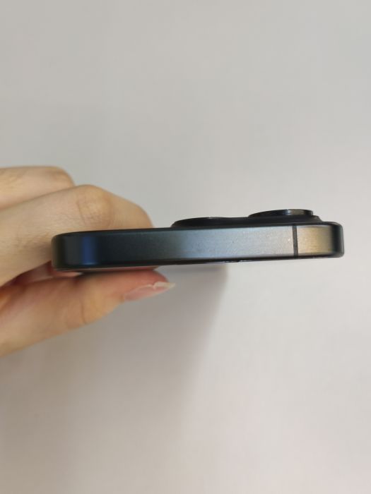 Apple iPhone 15 Pro — photo 6 of 10