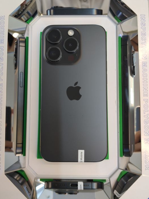 Apple iPhone 15 Pro — photo 10 of 10
