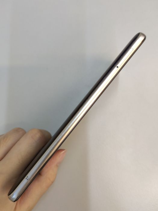 Huawei Mate 10 — photo 3 of 7