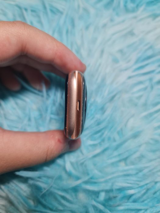 Apple Apple Watch SE (1st Gen) — photo 2 of 6