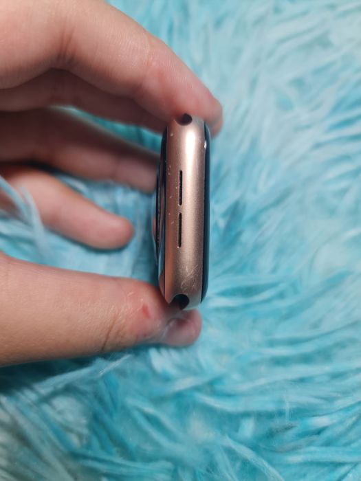Apple Apple Watch SE (1st Gen) — photo 3 of 6